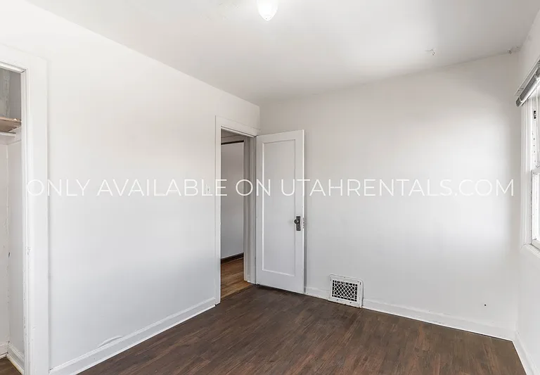 1506 E Redondo Ave — Photo 11