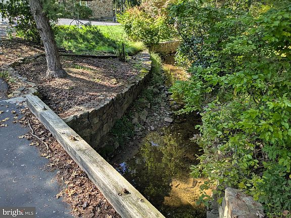 5th image of 605 Pisgah Rd