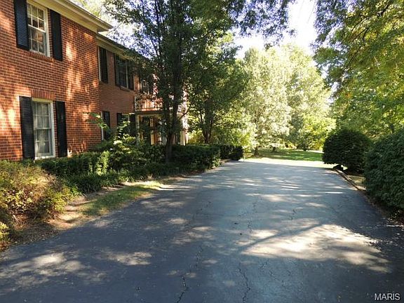 2nd image of 20 Georgian Acres St