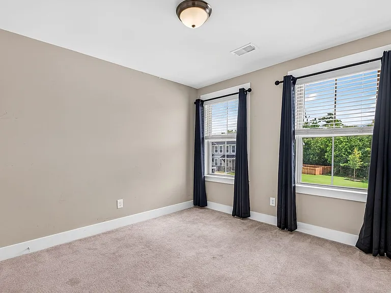 7795 Park Gate Dr — Photo 25
