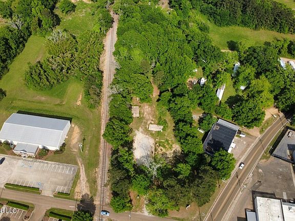 3rd image of 402 Drury Ln
