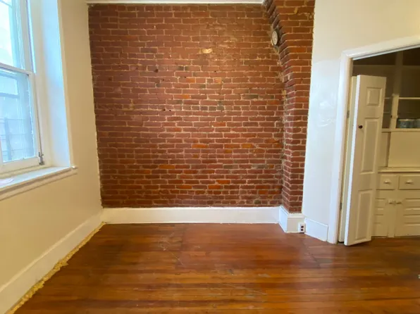 829 S 49th St #1, Philadelphia, PA 19143