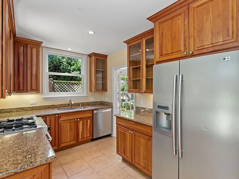 80 Castenada Ave — Photo 12