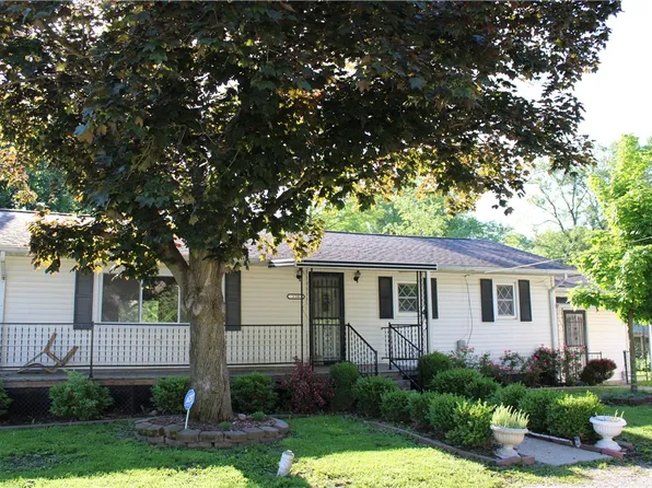 120 E Walnut St, Cowden, IL 62422