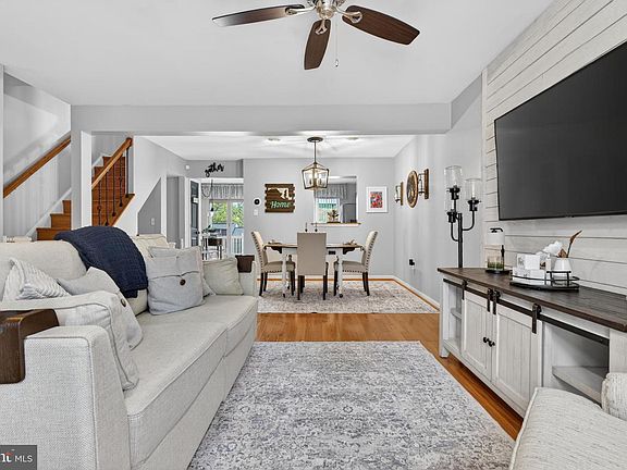 3rd image of 1154 Oakmoor Ct