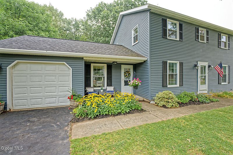 3rd image of 47 Algonquin Road