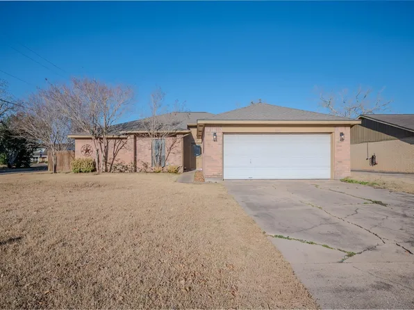 1805 Willow Bend Rd, Wharton, TX 77488