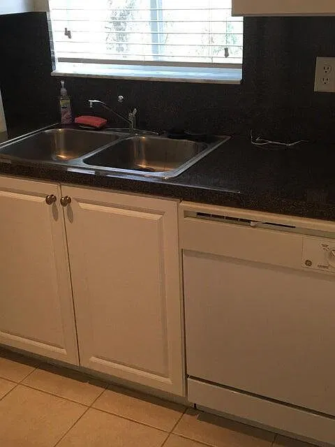 3 bed, 2.5 bath, 1801 sqft, $2,900 — Photo 3