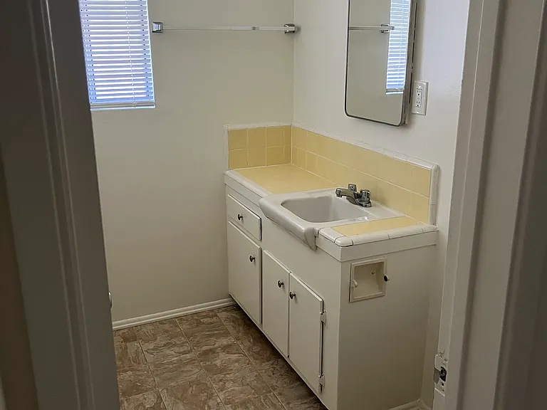 1959 Cedar Ave #1 — Photo 9