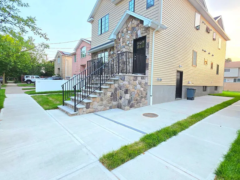Cambridge Ave — Photo 2