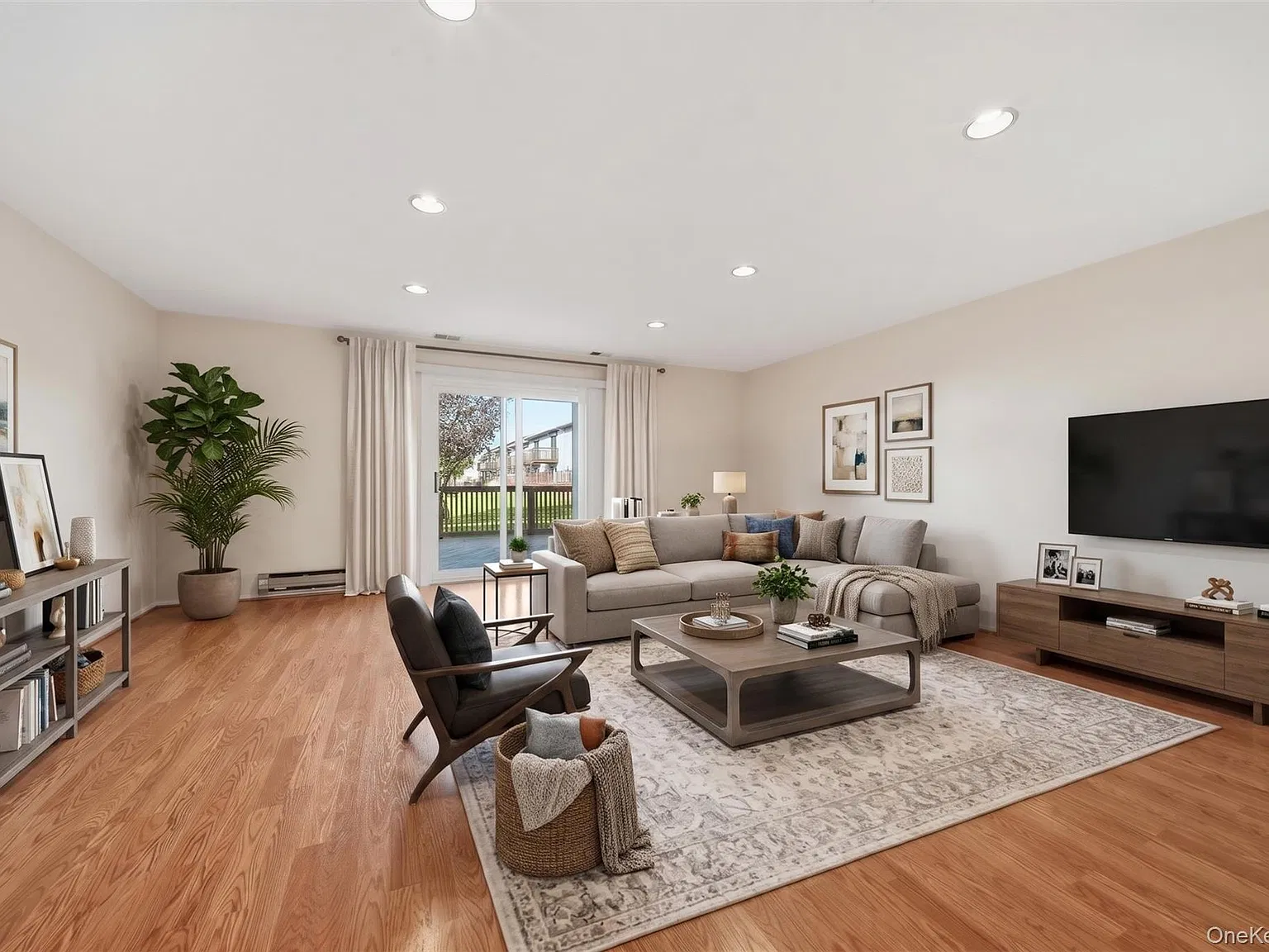 2 bed, 1.5 bath, 53718 sqft, $3,800 — Photo 2