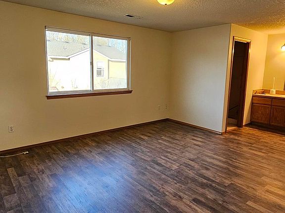 Upstairs master bedroom (2)