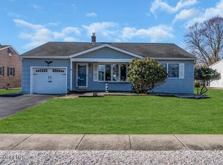 4 Auburn Rd, Toms River, NJ 08757