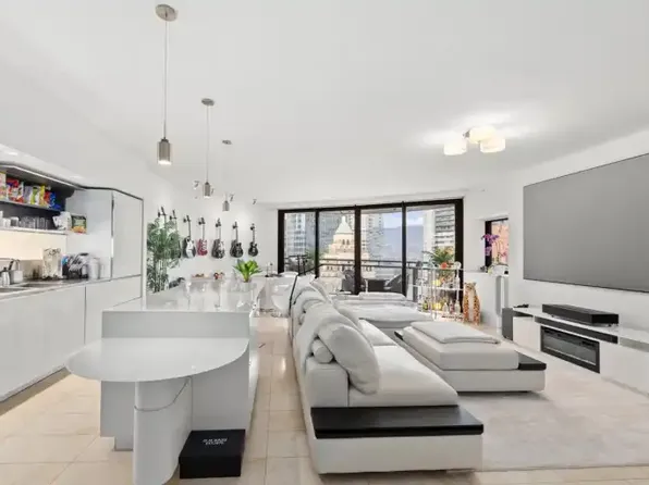 838 Hastings St W, Vancouver, BC