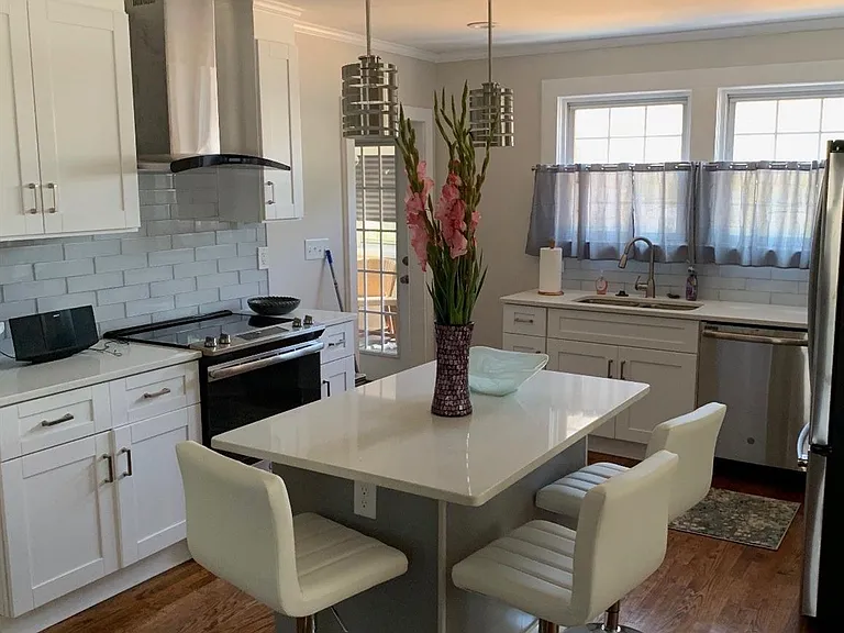 223 Victoria Ave — Photo 5