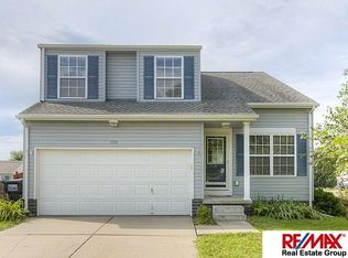 2711 Canyon Cir, Bellevue, NE 68123
