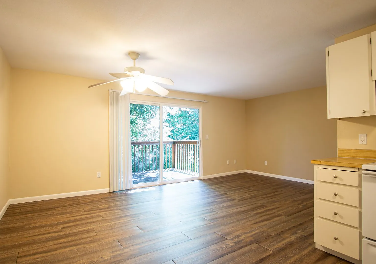 App Fees are on US! Bright Top Floor Corner 1Bdr w /Creekside Balcony! — Photo 3