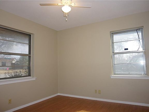 4th image of 1800 Valleywood Dr