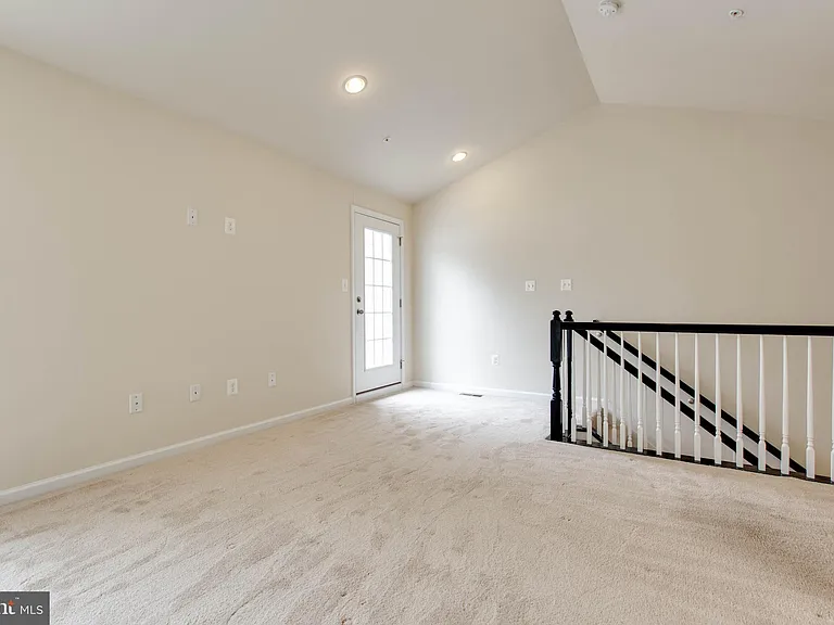 1022 Linden Dr — Photo 37