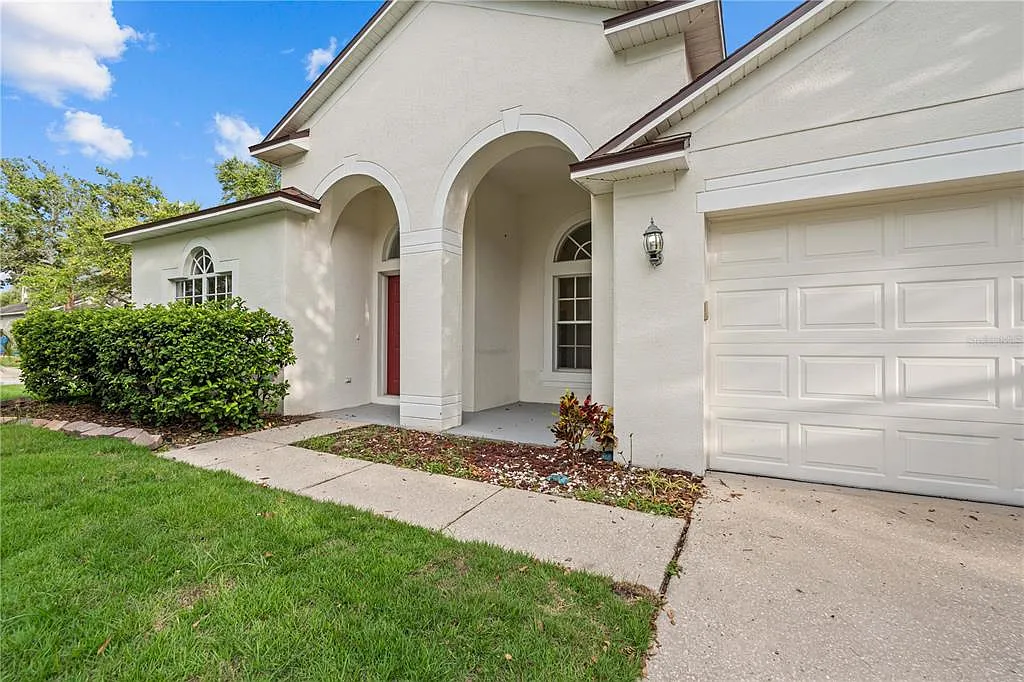 4 bed, 3.0 bath, 2321 sqft, $3,400 — Photo 2