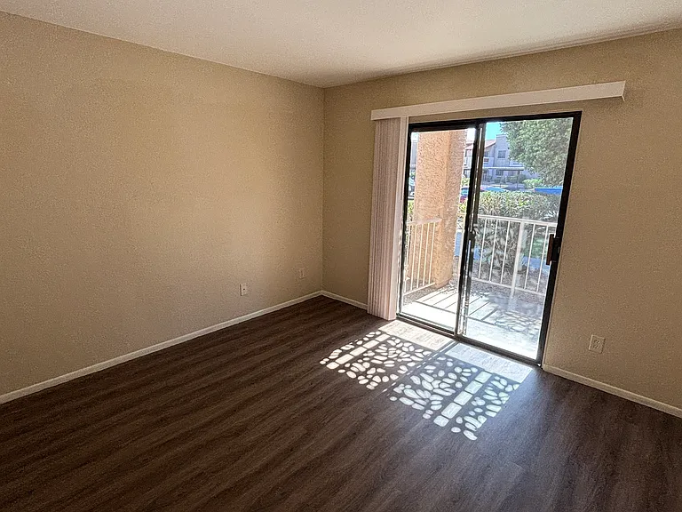 5757 W Eugie Ave — Photo 9