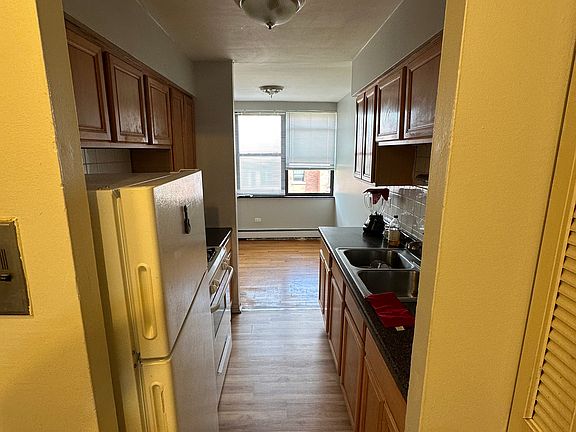 2nd image of 5742 N Kenmore Ave #515
