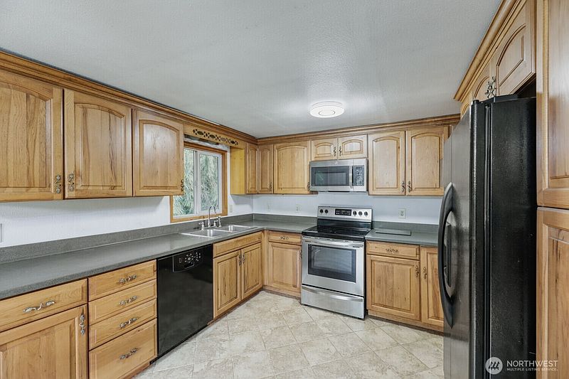 5th image of 5703 318th Avenue NE