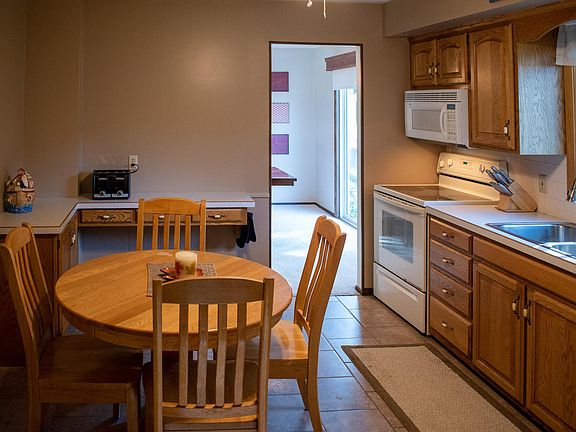 5th image of 200 Burr Oak Dr