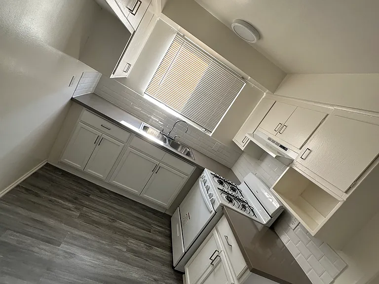 Oxnard apartments — Photo 14