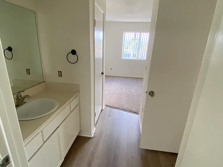 22501 Del Valle — Photo 16