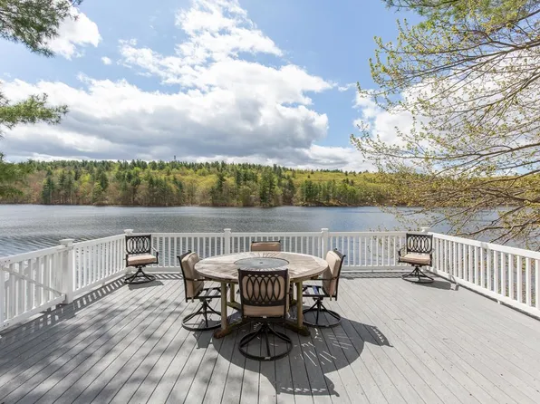 21 Hinds Lane, Pelham, NH 03076