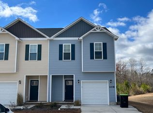 208 Shallowbag Bay Ln, Jacksonville, NC 28546