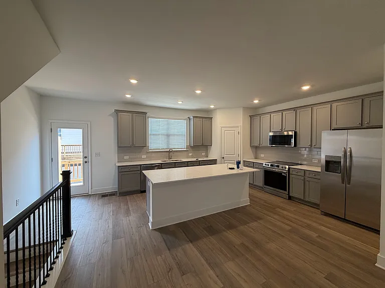 3231 Aberdeen Row — Photo 2