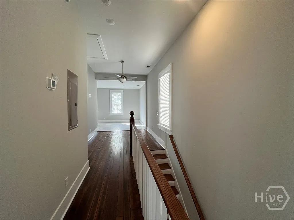 3 bed, 2.0 bath, 1000 sqft, $2,200 — Photo 2