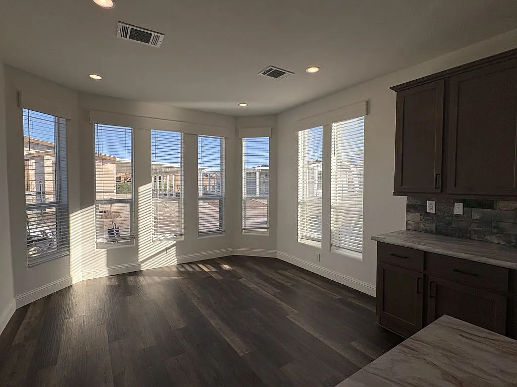 3 bed, 2.0 bath, 1608 sqft, $1,699 — Photo 3