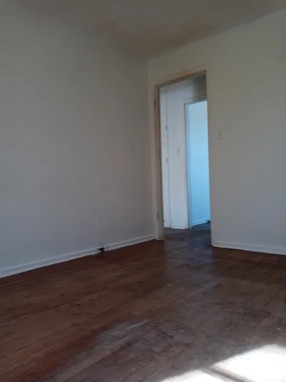 2 bed, 850 sqft, $700 — Photo 3