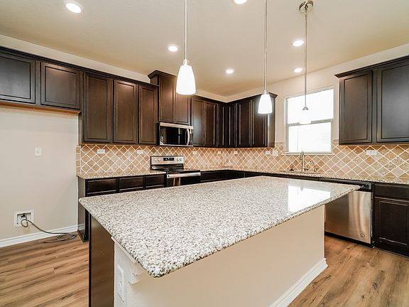 4th image of 2092 Oxbow Cir