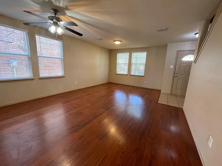 1812 Diamond Lake Trl — Photo 3