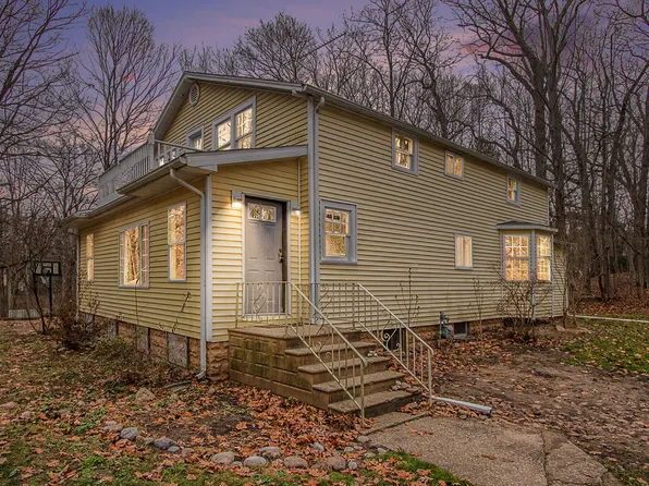 5353 Plum St, Coloma, MI 49038