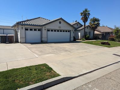 1821 E E Burton Avenue, Tulare, CA, 93274