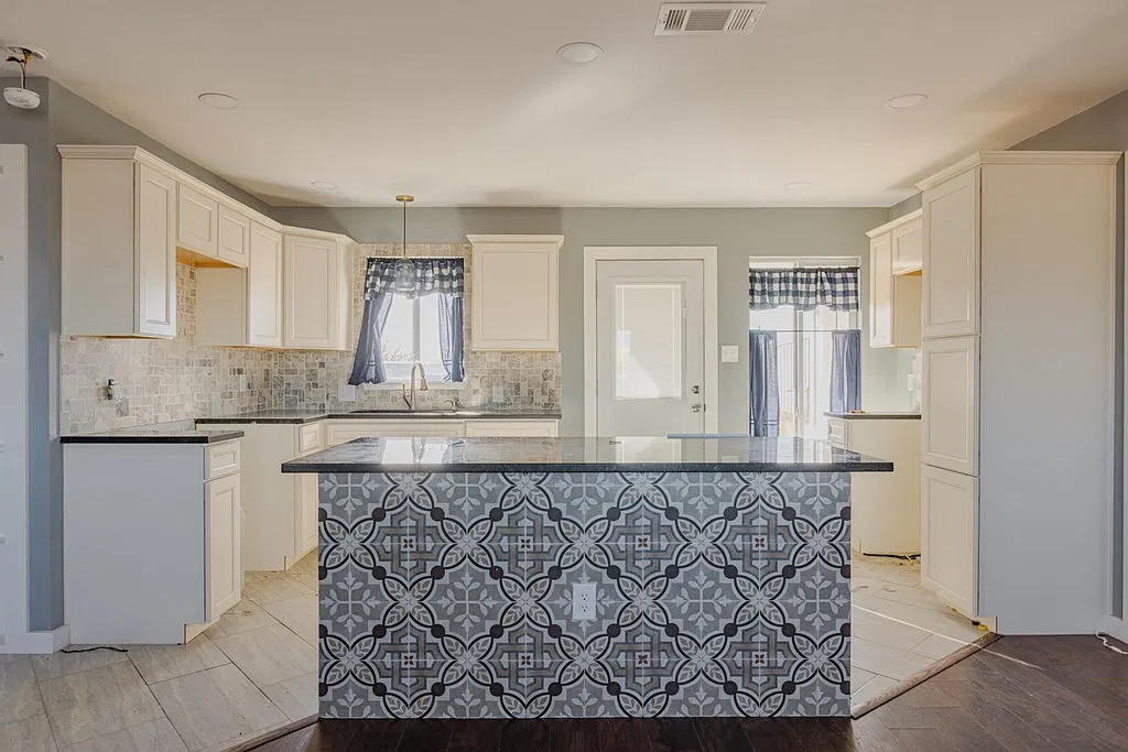 3 bed, 1.0 bath, 1100 sqft, $1,650 — Photo 4
