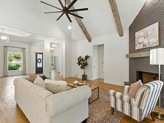 4th image of 1001 Trinity Oaks Rd