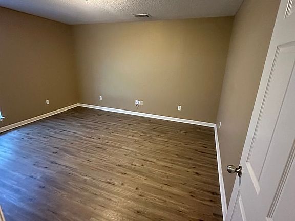 2nd image of 3008 Longmeadow Dr