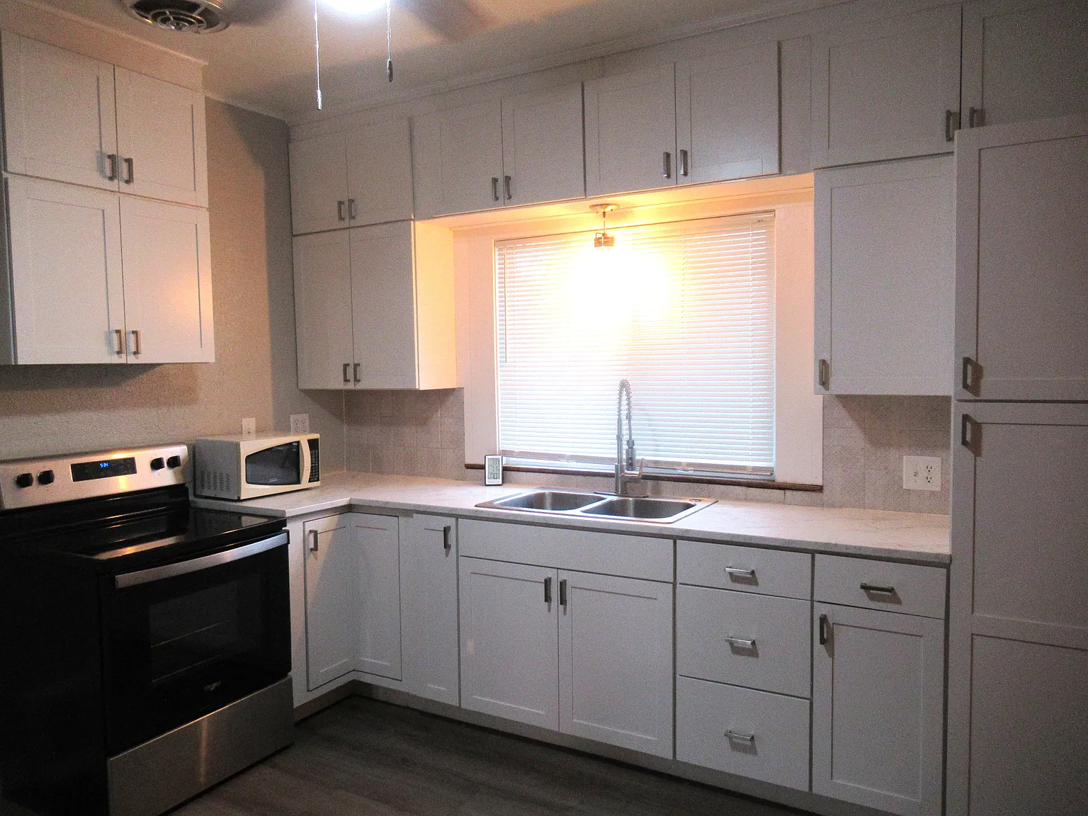 2 bed, 975 sqft, $1,550 — Photo 1
