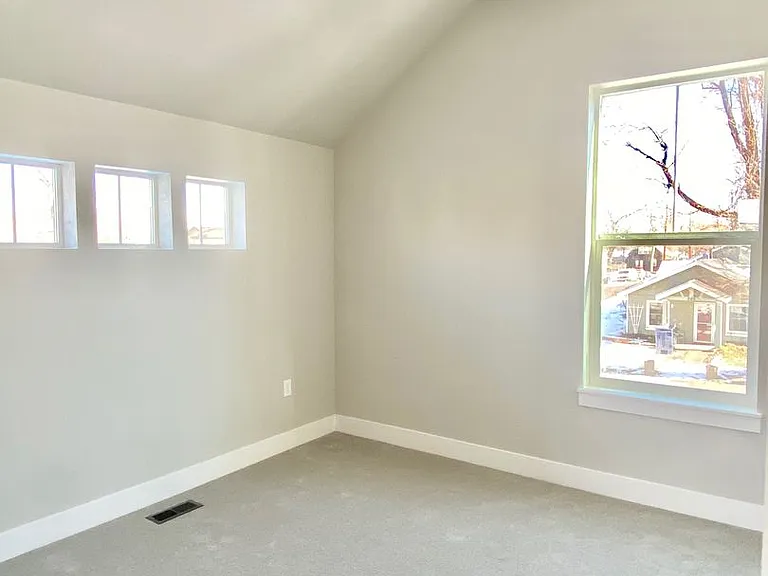 655 N Sheridan Ave — Photo 6