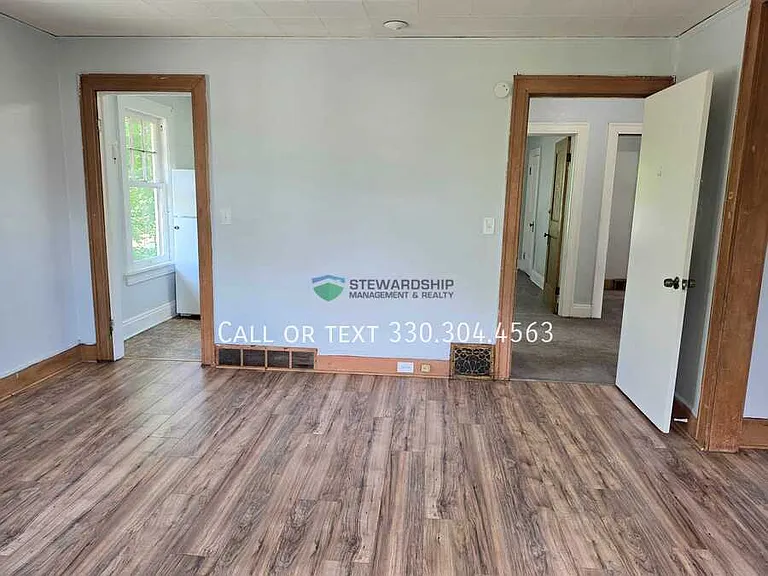 104 6th St NE #1/2 — Photo 3