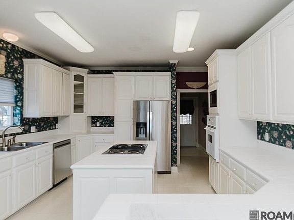 5th image of 1800 Bay Tree St