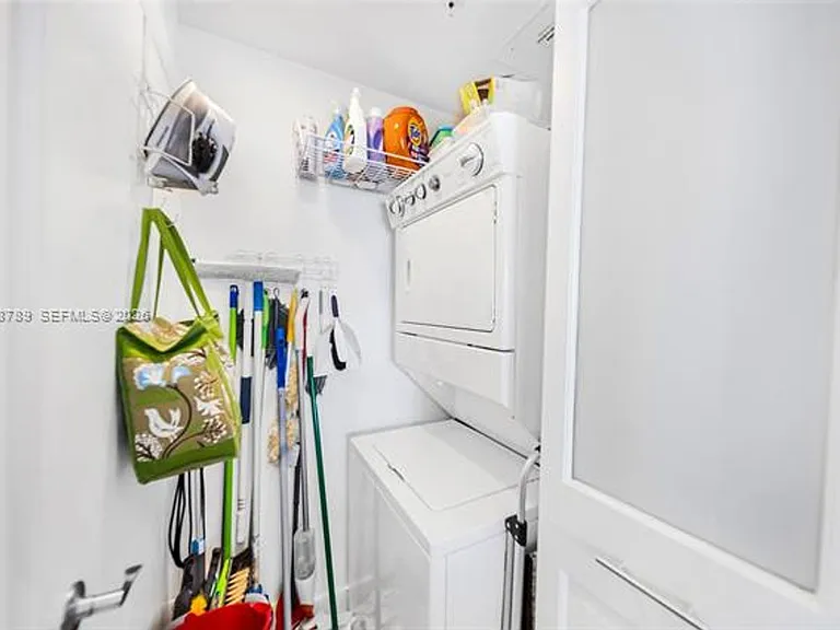 253 NE 2nd St #1109 — Photo 5