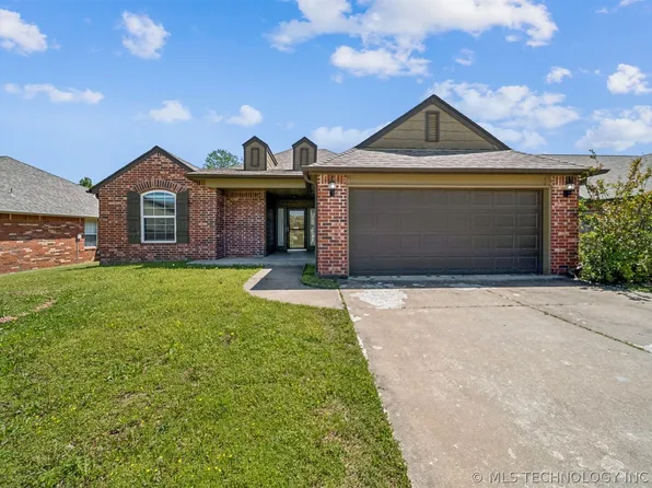 1810 Walnut Hill Ln, Claremore, OK 74019