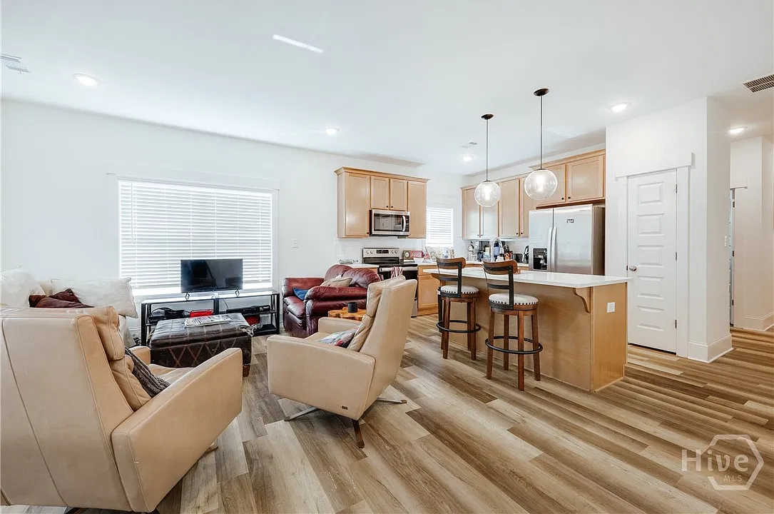 4 bed, 3.0 bath, 1760 sqft, $2,750 — Photo 2